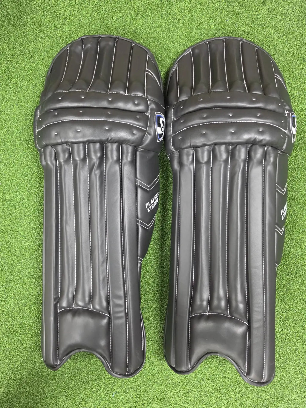 SG Players Xtreme Batting Pads- Adult - Black - Right hand