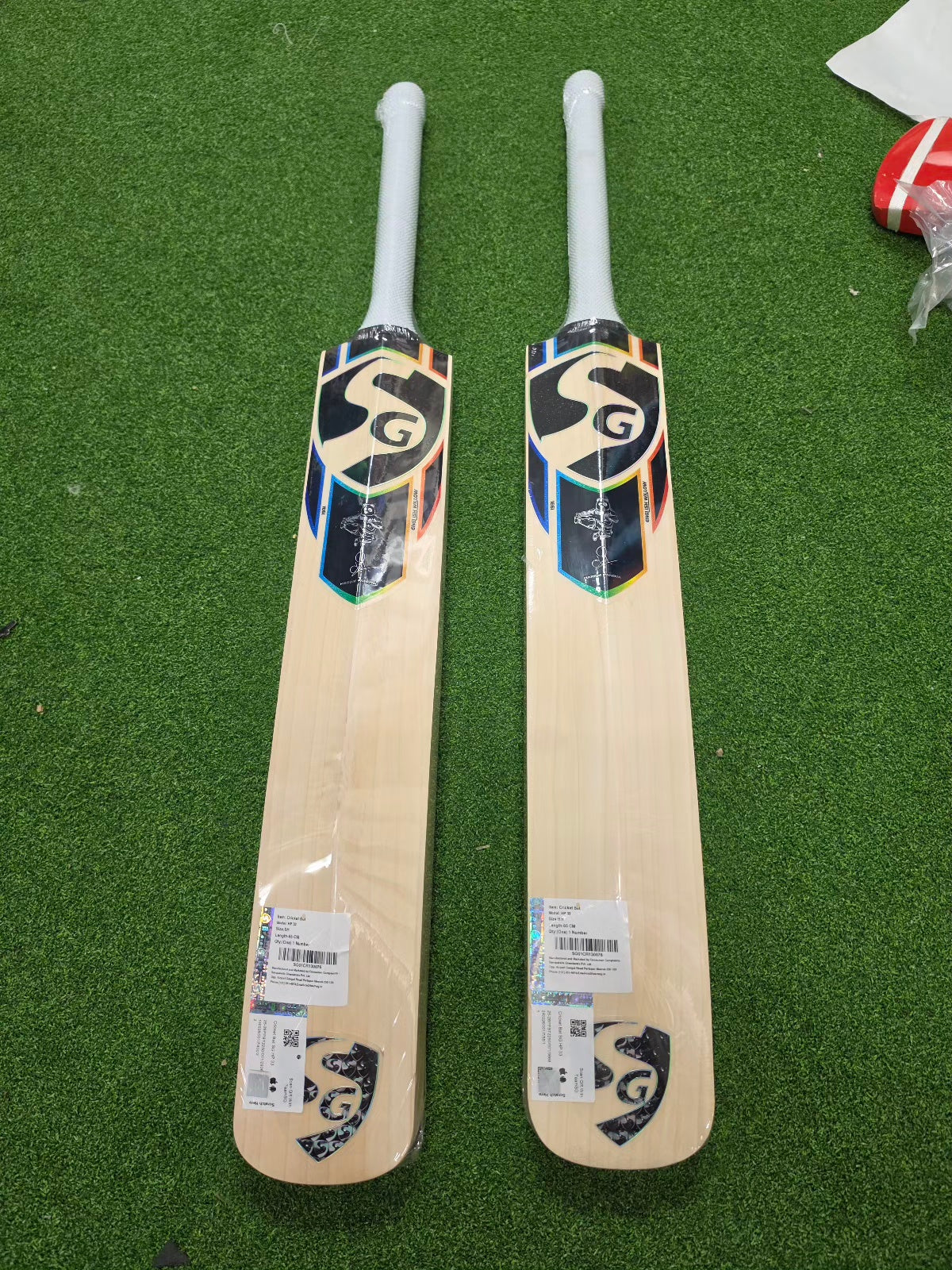 Two SG HP33 cricket player bats displayed side-by-side.