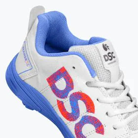 DSC Beamer X cricket shoe – close-up of laces, tongue and blue lining