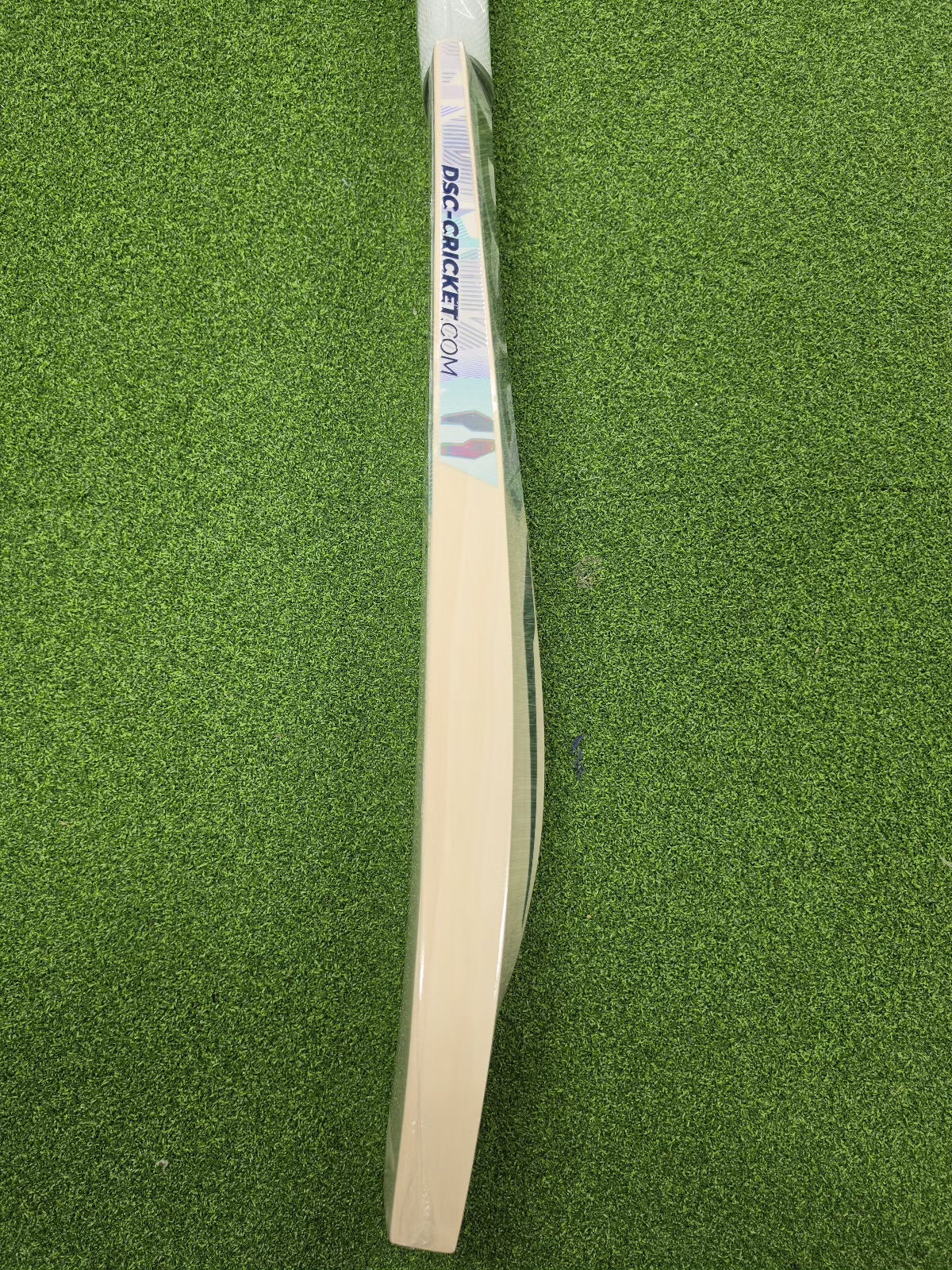 DSC Nissanka 4 0 English Willow Cricket Bat - Short Handle (SH) - Side View