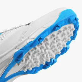 DSC Zooter cricket shoe – close-up of blue-and-white sole tread