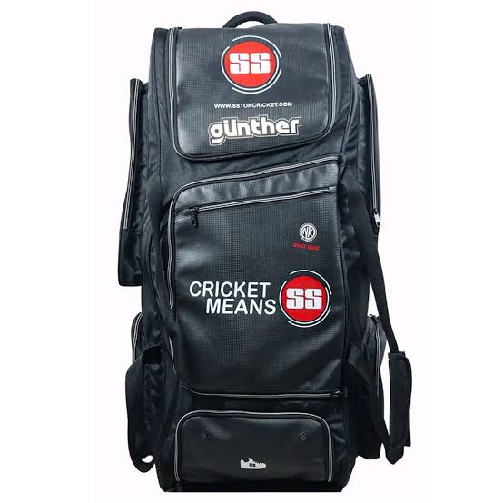 Rear view of New Balance Pro Players duffle cricket bag showing padded shoulder straps with branding on Alberta.